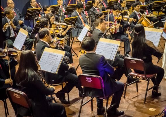 Concierto sinfónico: Homenaje a los cantantes de los 80. Teatro Municipal – jueves 19 de septiembre del 2024 (concierto en marco al convenio específico entre la DDC La Libertad y Arce Rojo)